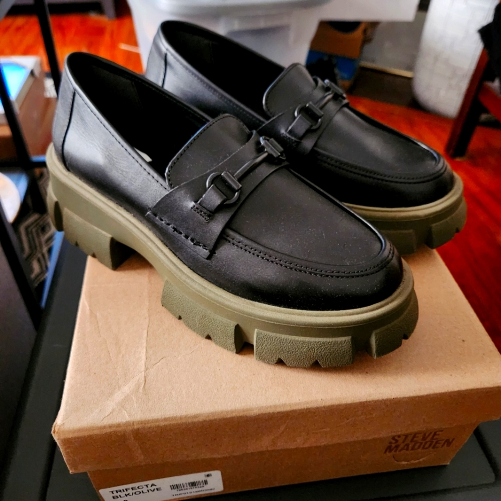 NWT Steve Madden Green Sole Loafers